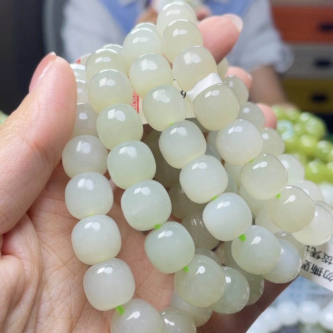 手链未镶嵌和田玉拍一发一，多样性发货，有瑕疵，介意勿拍