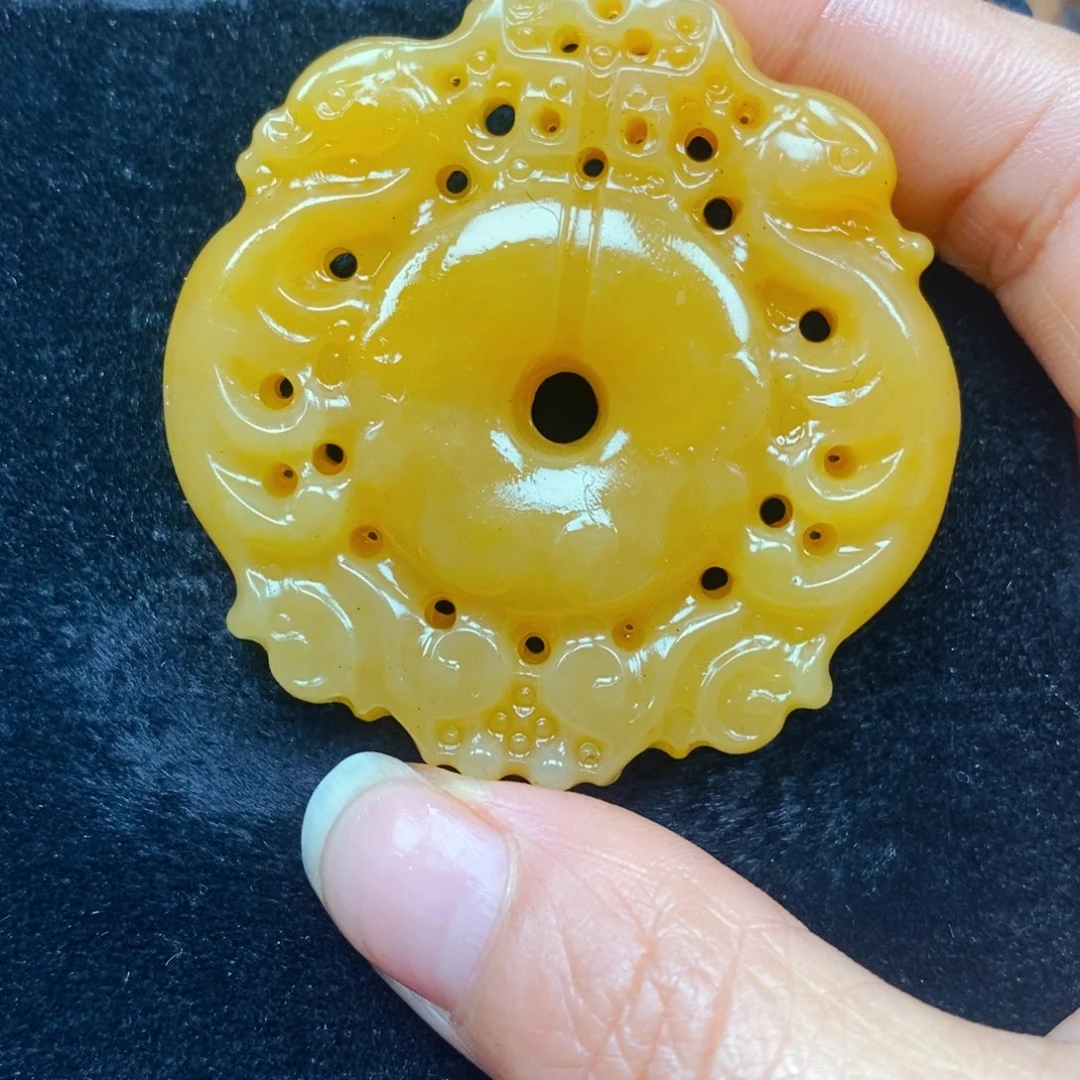 未镶嵌石英质玉（黄龙玉）颈饰