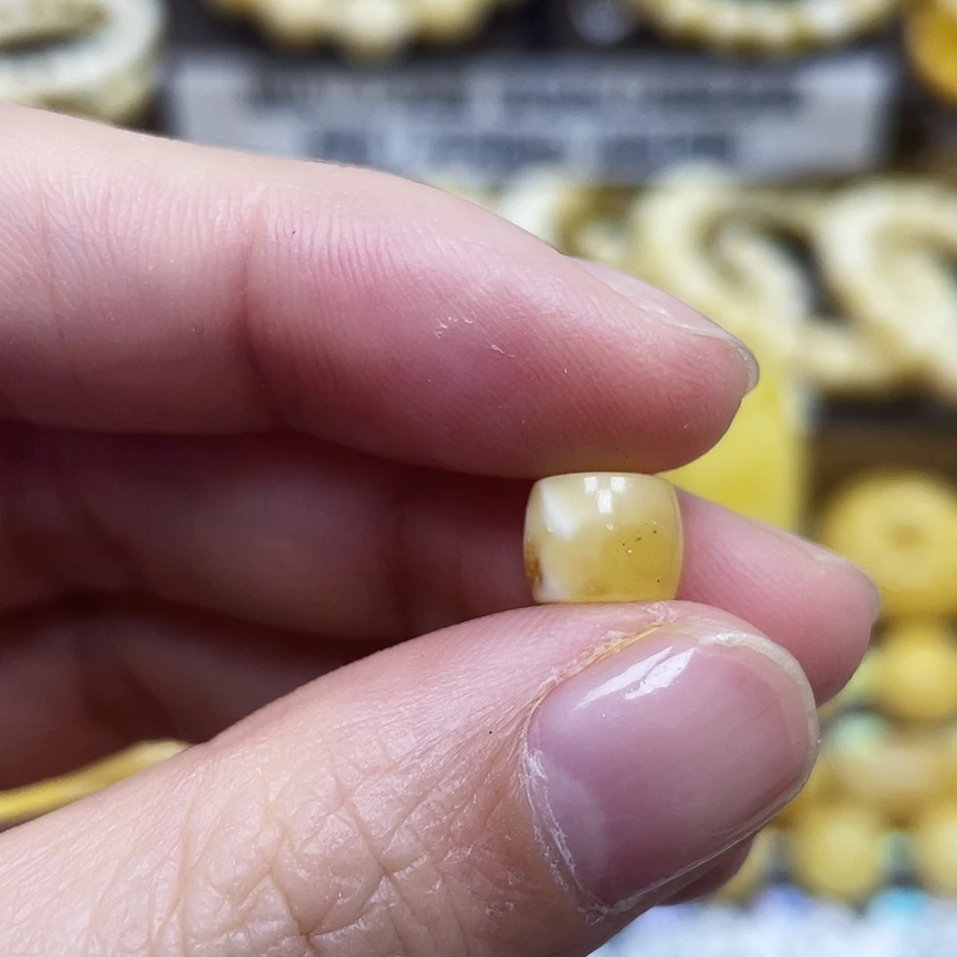 琥珀珠宝奇石未镶嵌7.9×6.6mm瑕疵
