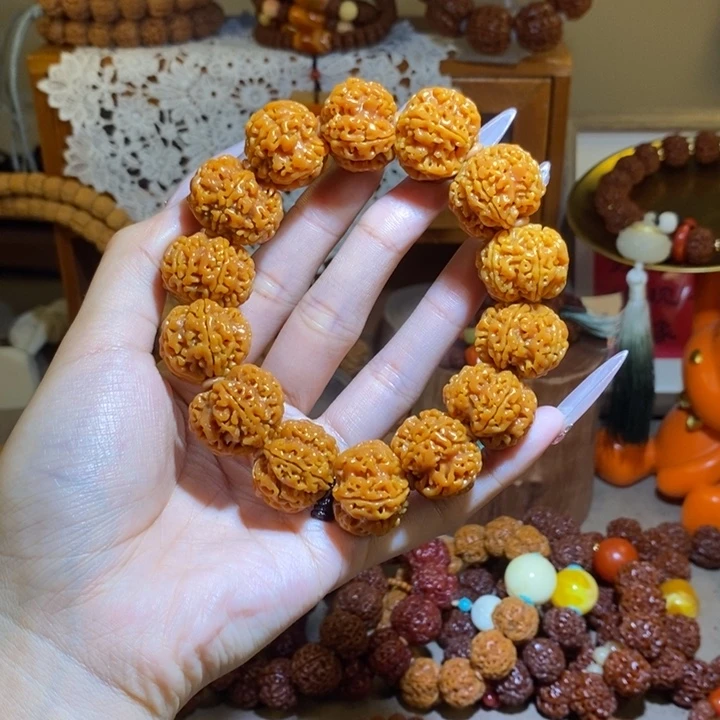 金刚菩提手串235半玉华蜂王一物