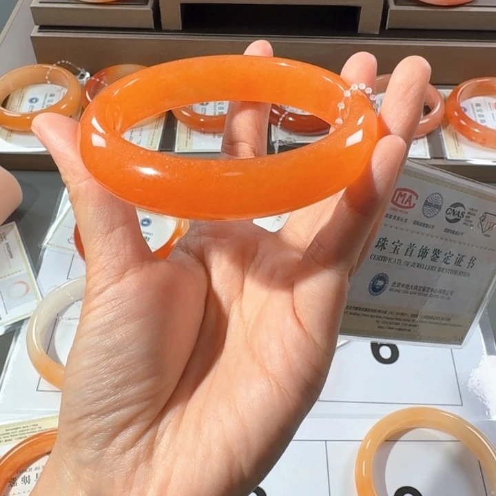 白***沐未镶嵌石英质玉（黄龙玉）手镯