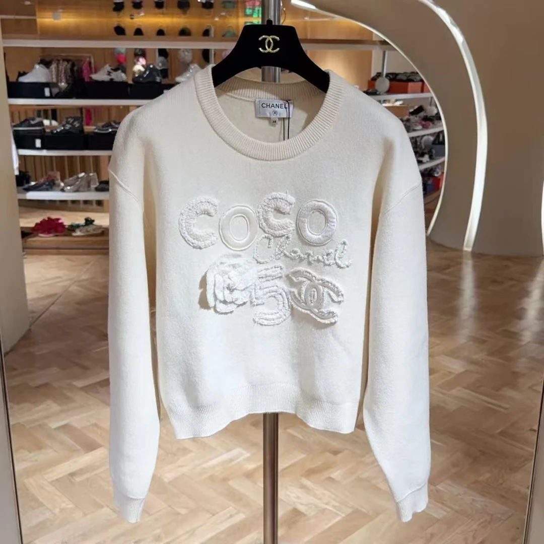 99新 Chanel/香奈儿 白色立体山茶花羊绒毛衣