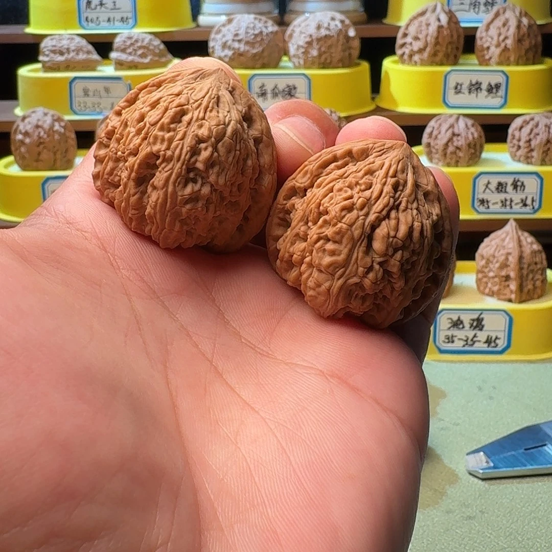 吊坠文玩核桃红宝石38全品三角桩型