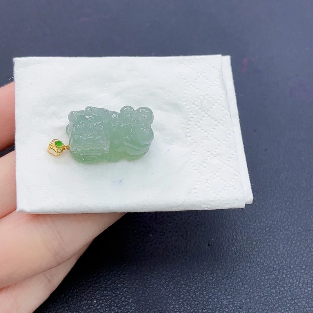 翡翠18K金镶嵌颈饰精品•貔貅吊坠