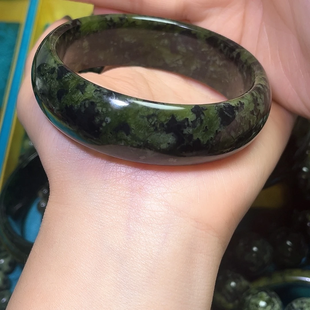 以***.蛇纹石玉未镶嵌手镯