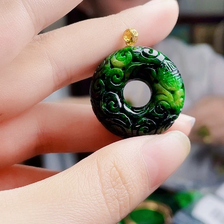 翡翠18K金镶嵌颈饰多样性