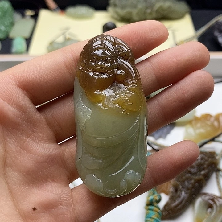 颈饰未镶嵌和田玉静**。