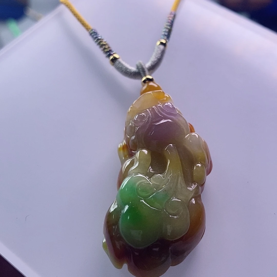 翡翠未镶嵌吊坠(赠链)