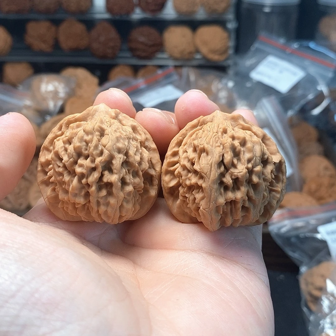 单***头1文玩核桃熔岩元宝41-04