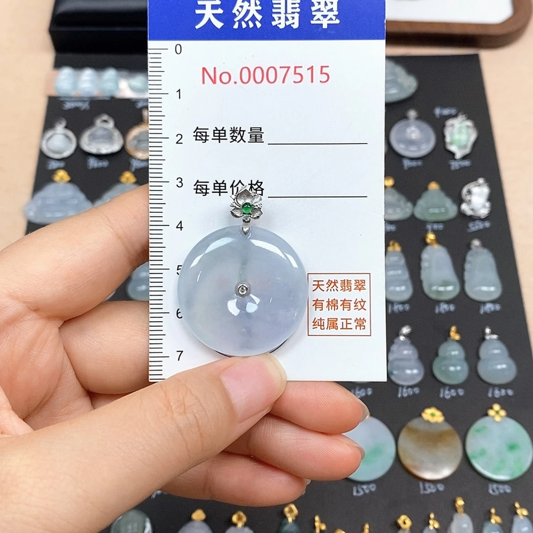 颈饰18K金镶嵌翡翠