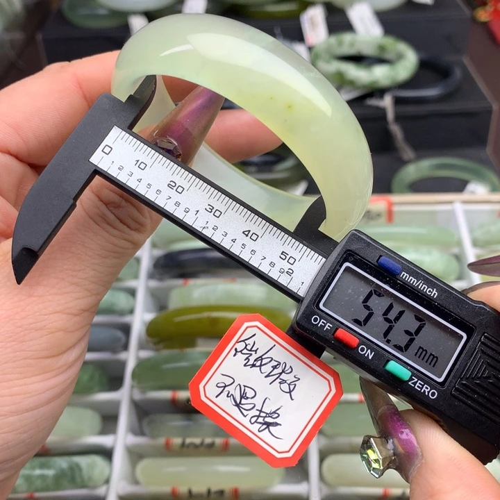 蛇纹石玉手镯未镶嵌1035