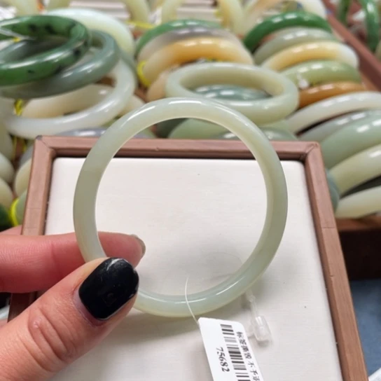 【闪购商品】和田玉手镯未镶嵌向*52 53