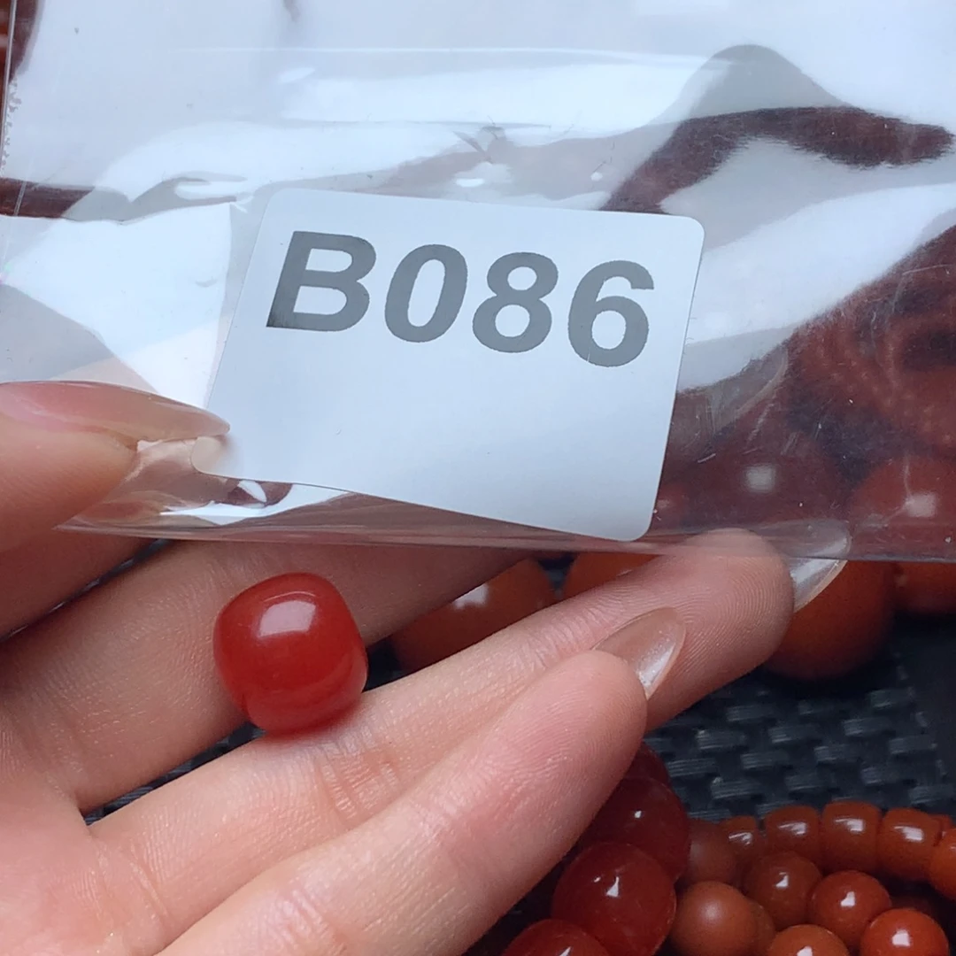 觉***身南红玛瑙未镶嵌手链