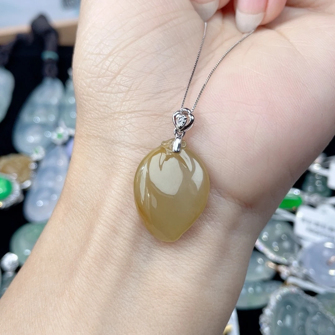 【闪购商品】翡翠颈饰18K金镶嵌25号 黄翡寿桃