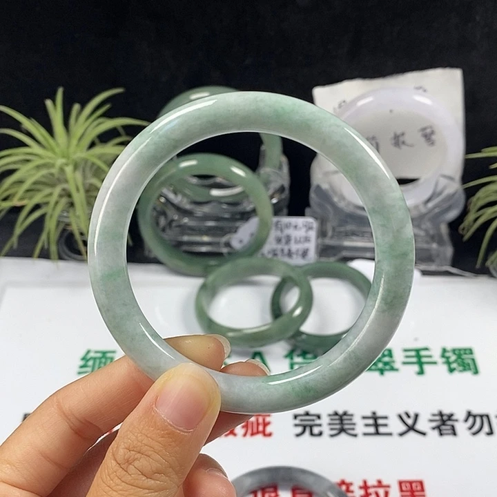 未镶嵌手镯翡翠55号。59.3圈