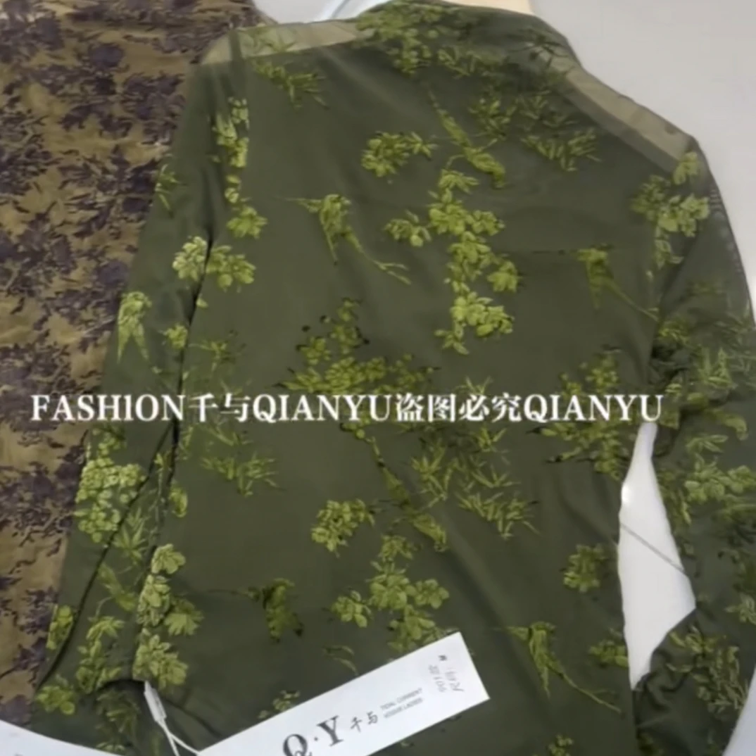 修身植绒网纱花卉时尚立领打底衫
