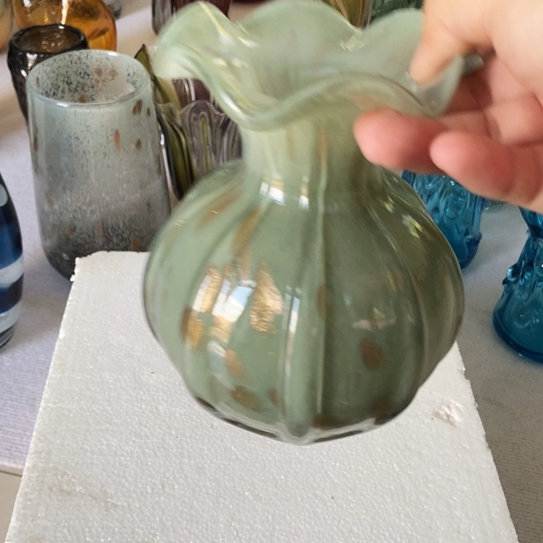 绿色钱袋琉璃花瓶
