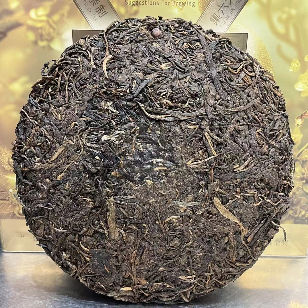 2002年  易武老茶庄    普洱茶生茶 饼茶357g
