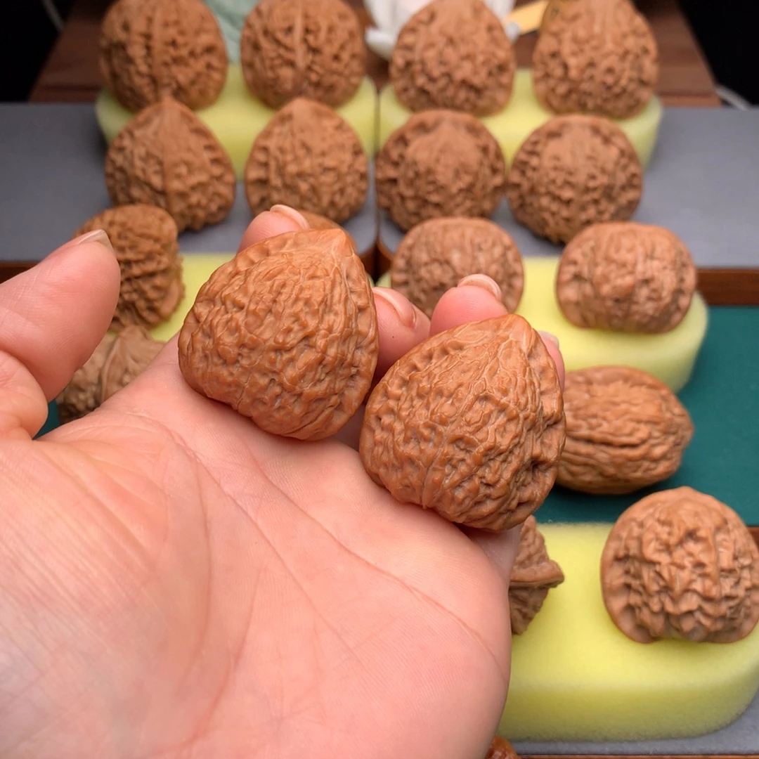 小***风吊坠文玩核桃一抹红35