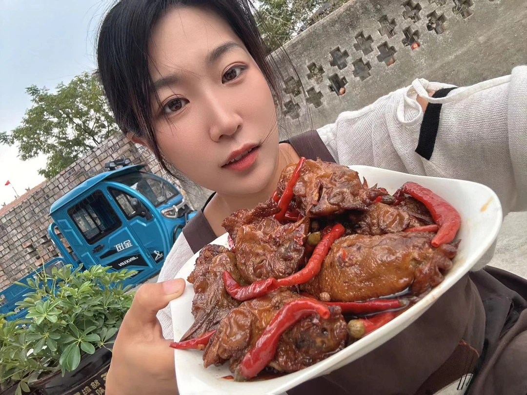 【无防腐剂，冷冻保存】包小豆家真材实料卤制虎皮鸡头。