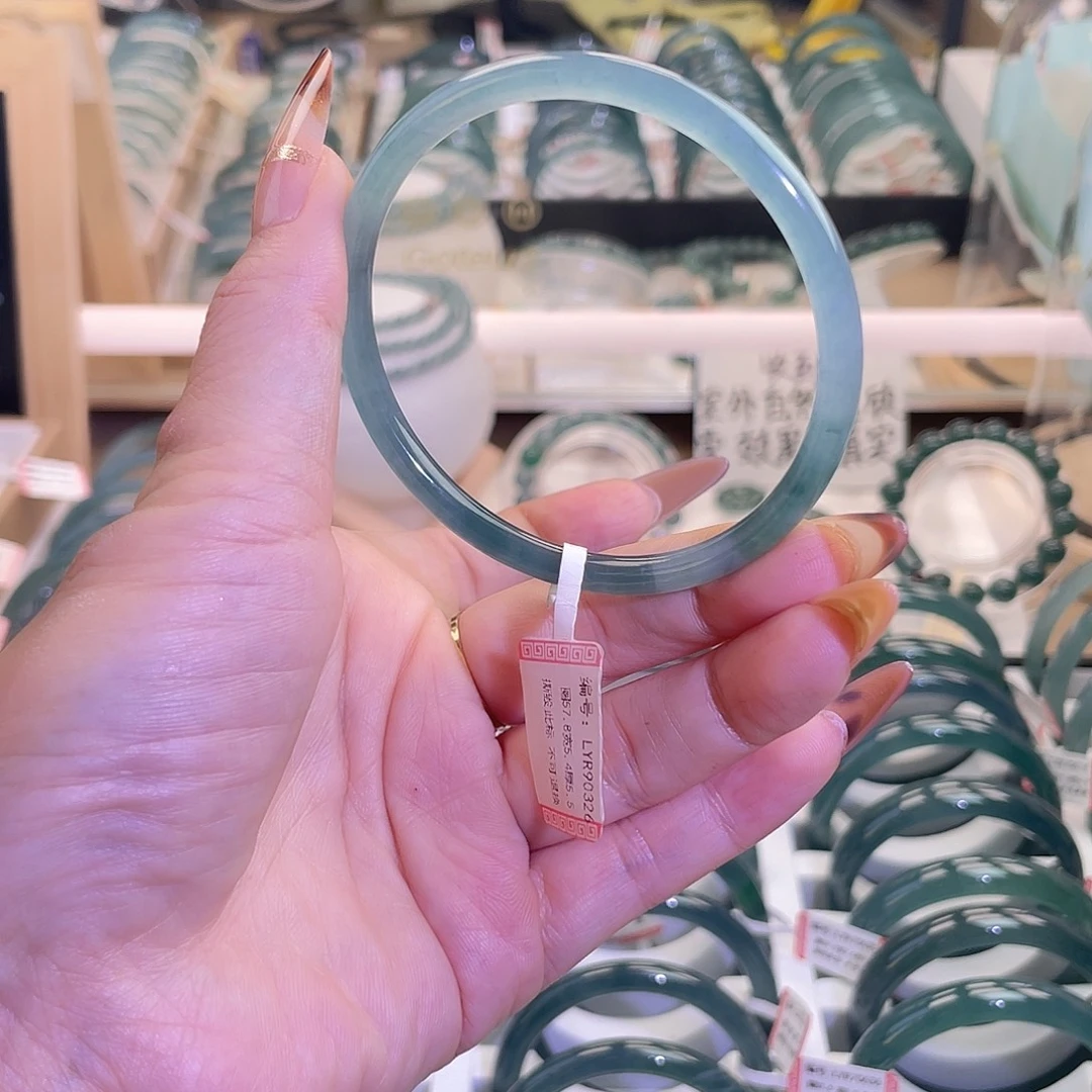 小****翡翠未镶嵌手镯57-58圈