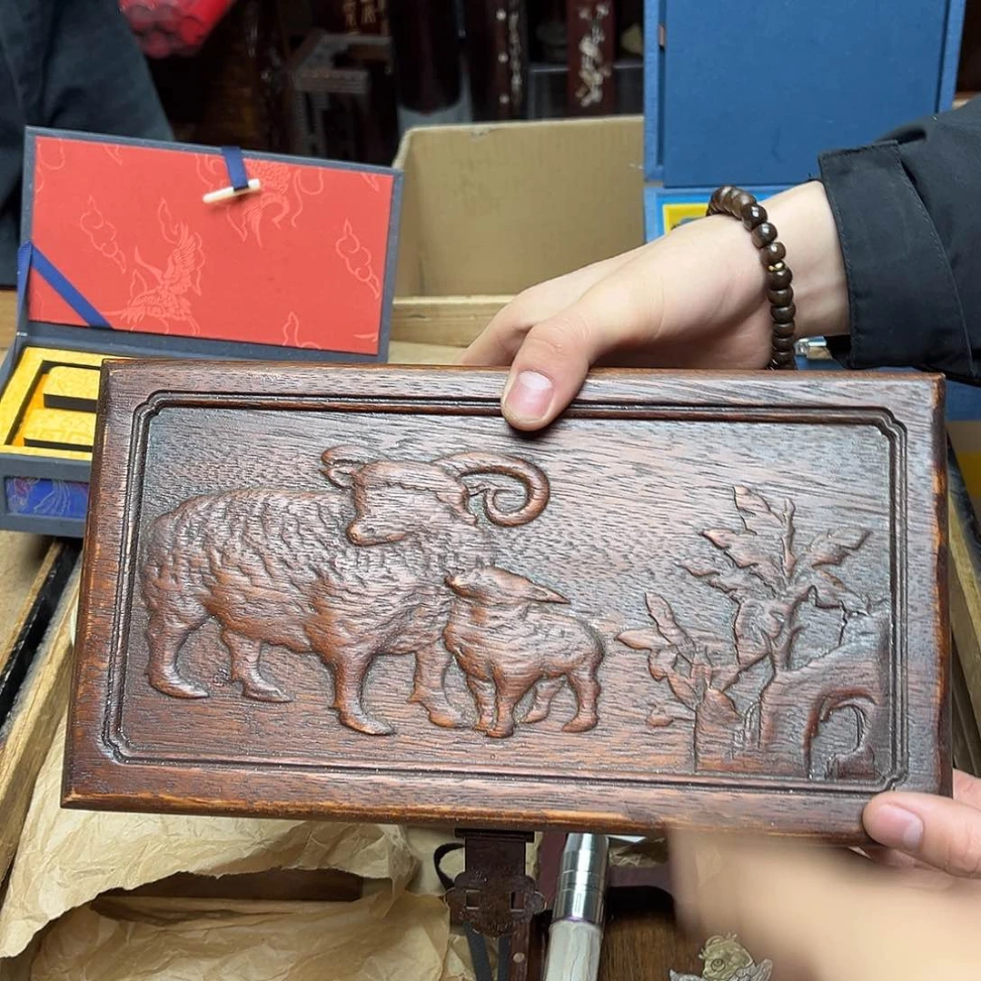 大叶紫檀（黑酸枝木类）