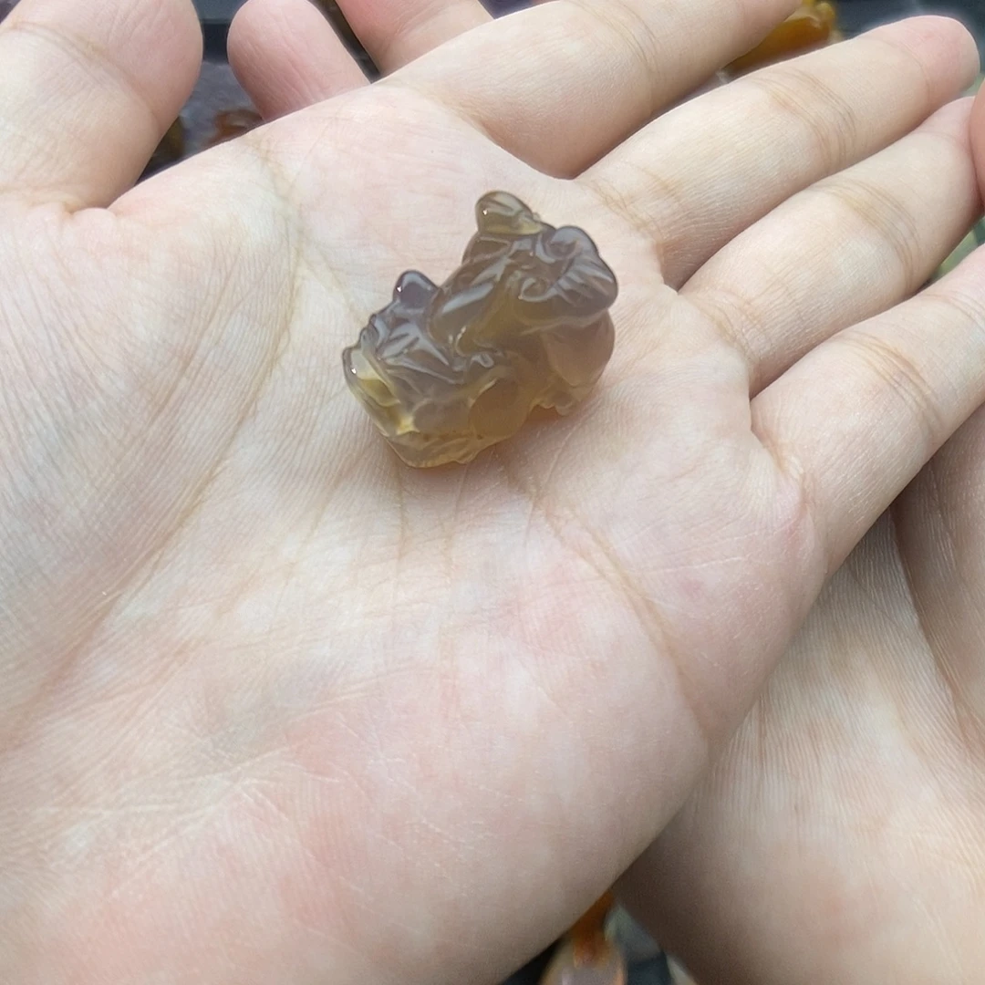 飞***尘玛瑙/玉髓未镶嵌颈饰