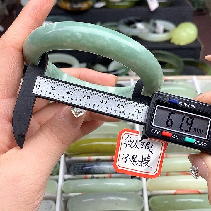 蛇纹石玉手镯未镶嵌947