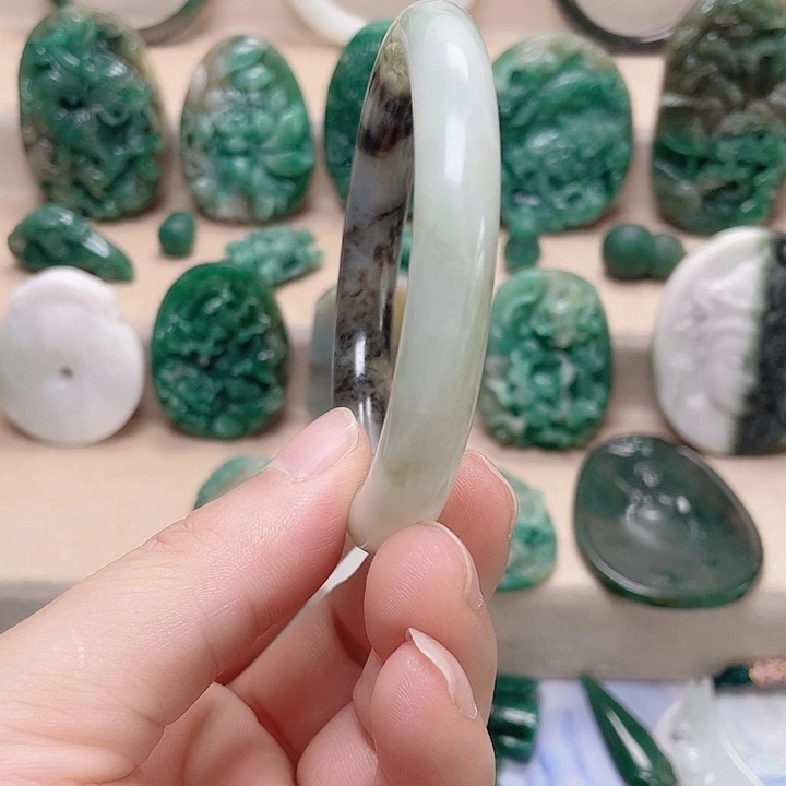 未镶嵌独山玉手镯
