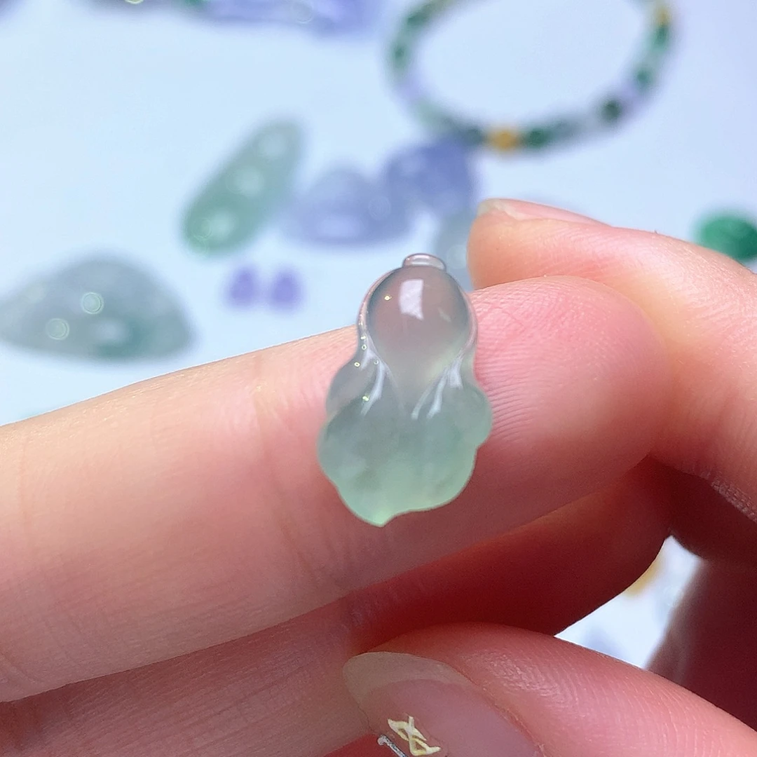 翡翠未镶嵌颈饰白菜