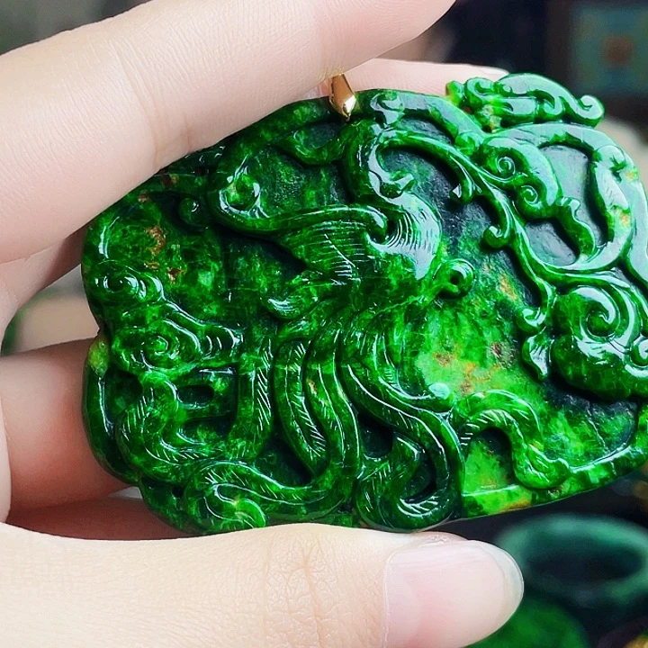 翡翠未镶嵌颈饰多样性