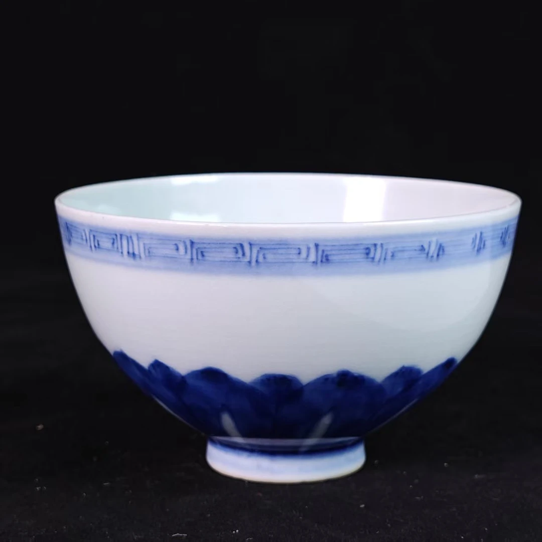 清 嘉庆 青花莲瓣纹杯6030068