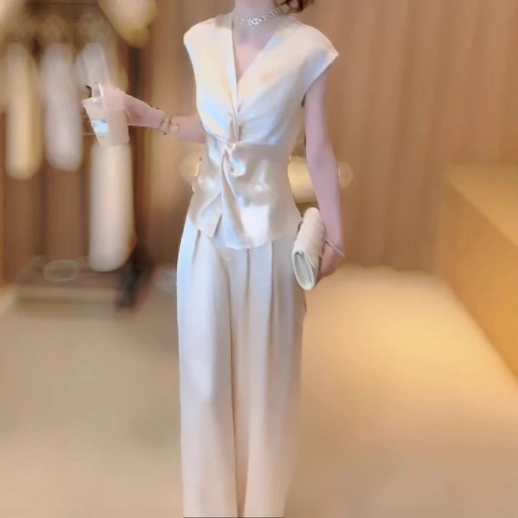 婕妤秀甜美V领无袖掐褶上衣直筒裤2025夏季新款套装显瘦气质白色