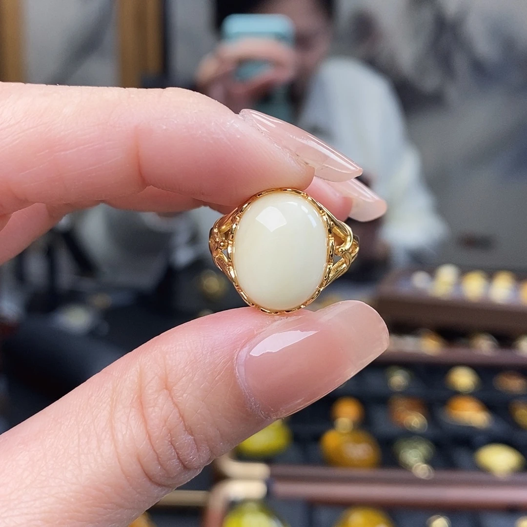 琥珀未镶嵌裸石成品