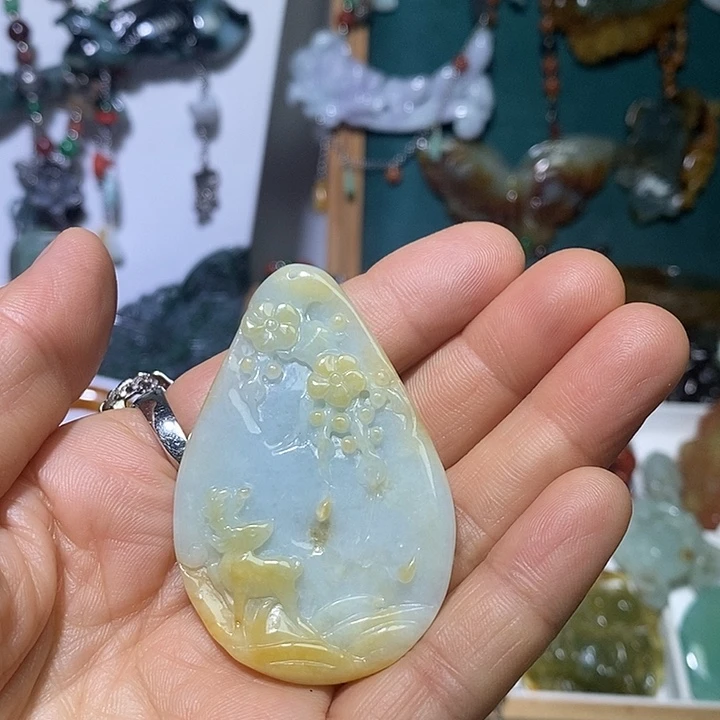翡翠未镶嵌吊坠(赠链)