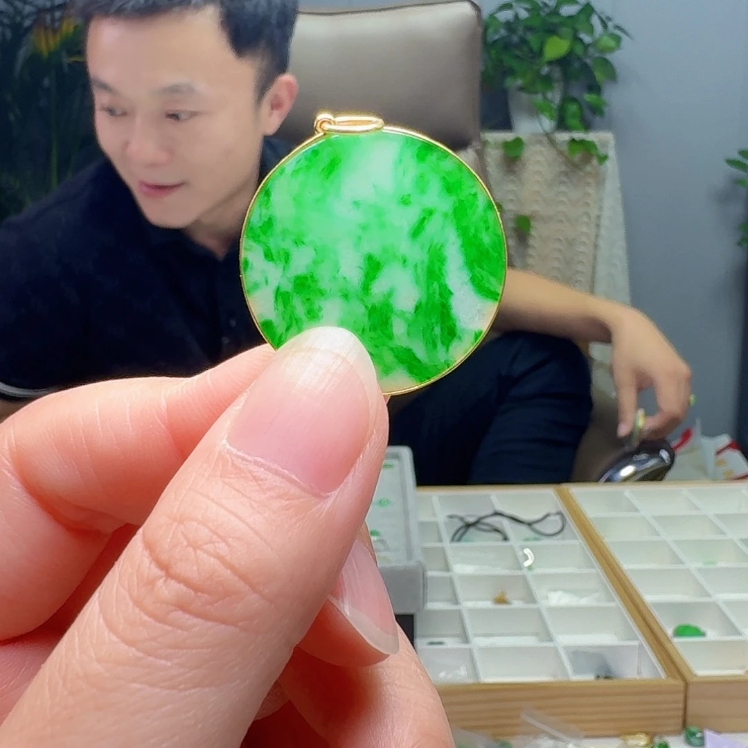 翡翠18K金镶嵌吊坠(不含链)天然