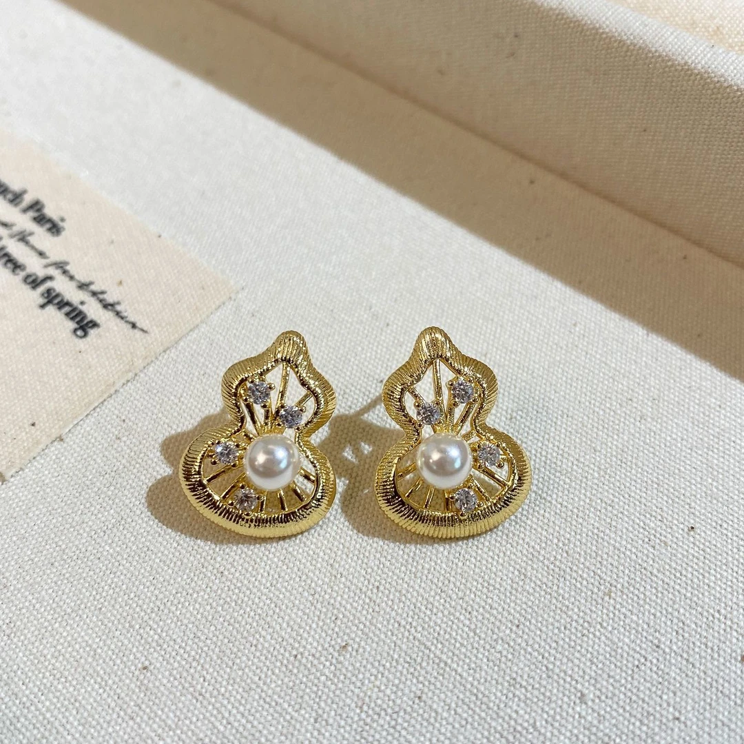 合金仿珍珠耳饰 法式复古镂空金色小葫芦耳钉小众耳环港风K0676