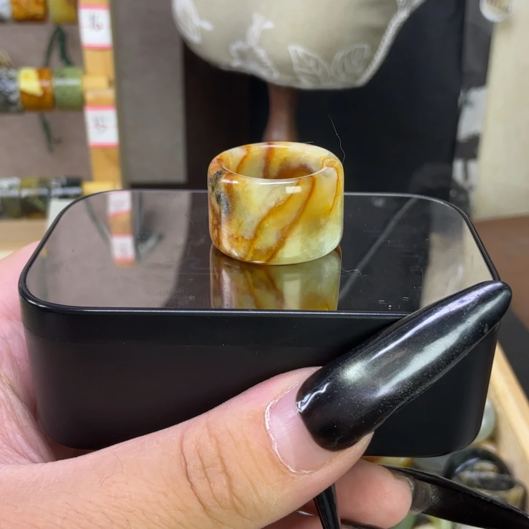 蛇纹石玉未镶嵌戒指17.42微瑕