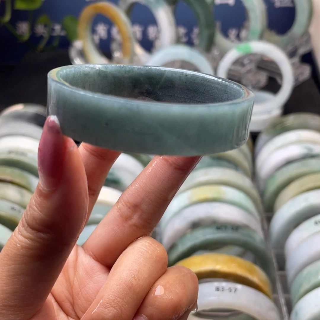 定制翡翠未镶嵌翡翠手镯