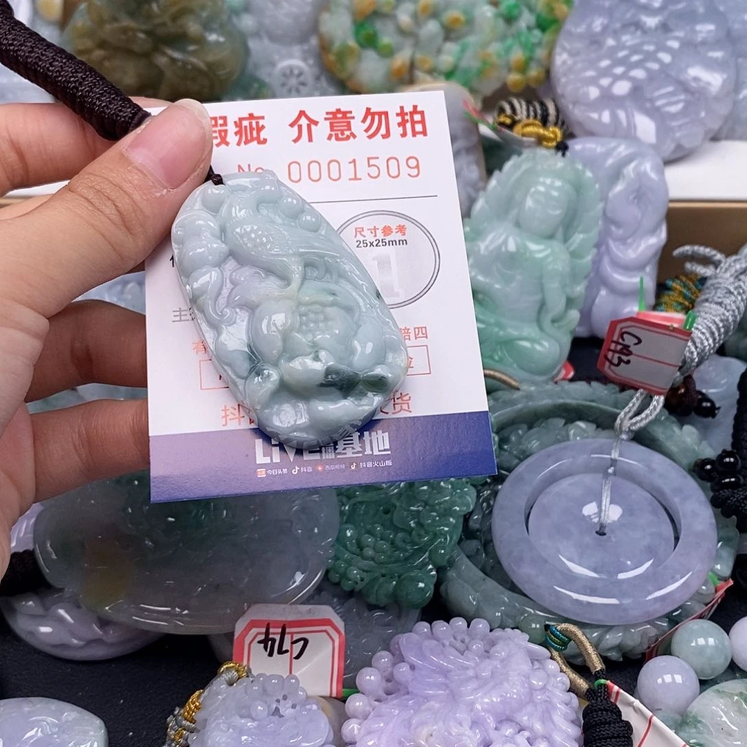 吊坠(不含链)未镶嵌翡翠