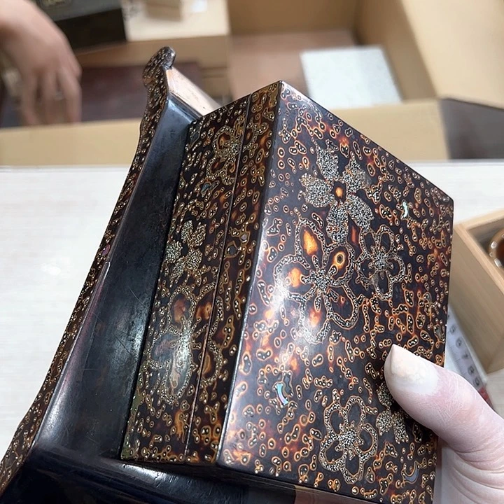 极**+新亿阁中古商品无售后