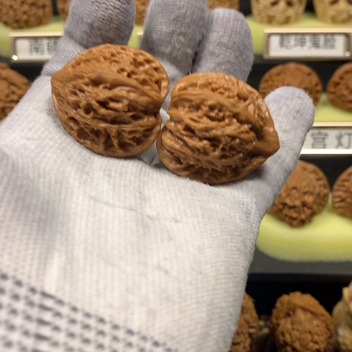 桃核把件血玲珑核桃34