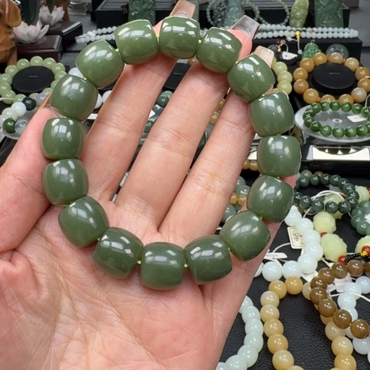 粟***和田玉未镶嵌手链