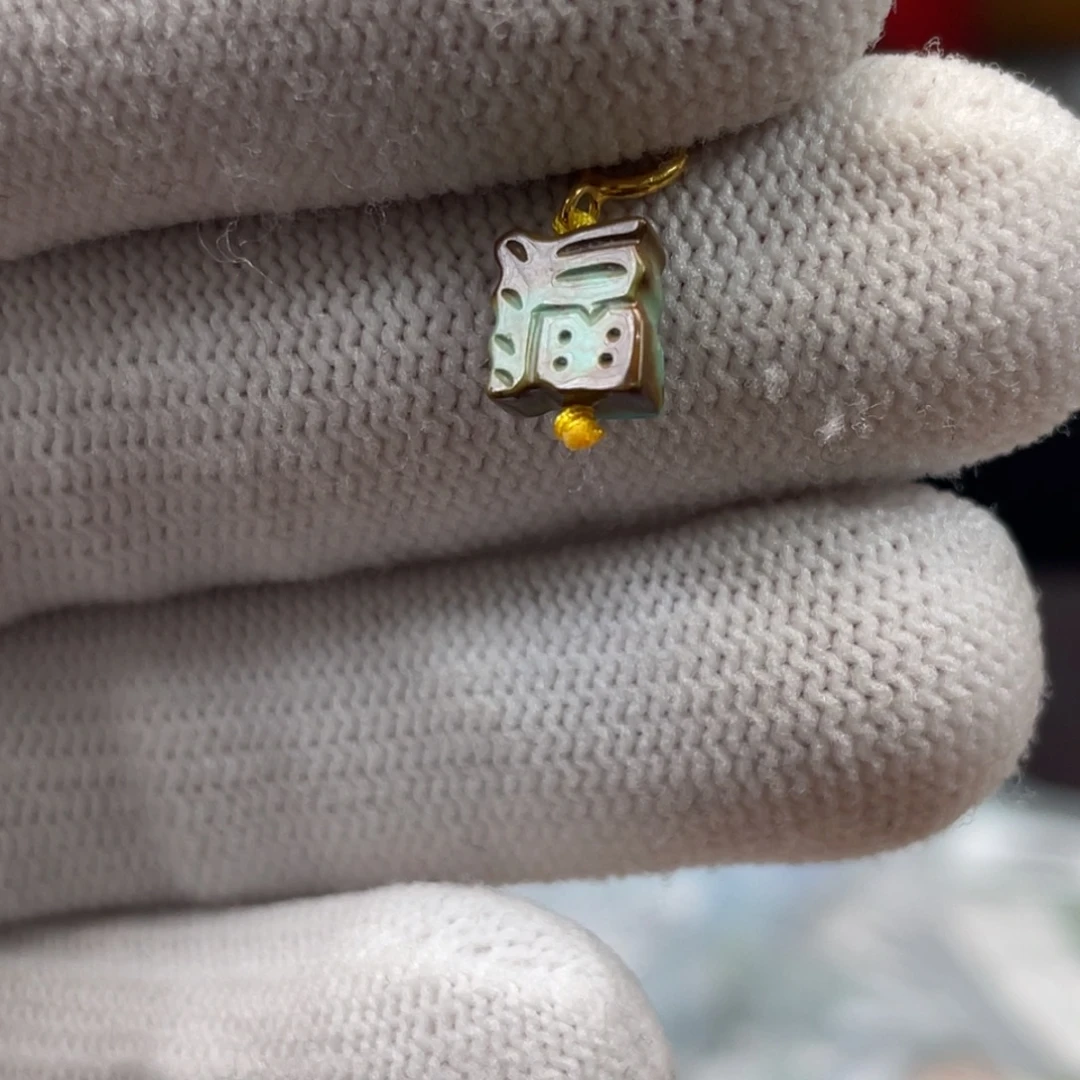 绿松石未镶嵌挂件