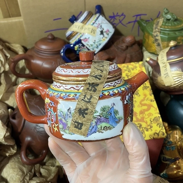 茶壶紫砂原矿泥料，手工制作的一把紫砂壶。