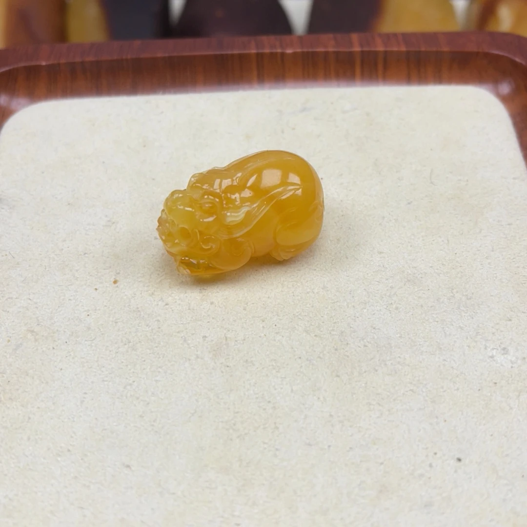 蜜蜡未镶嵌裸石貔貅