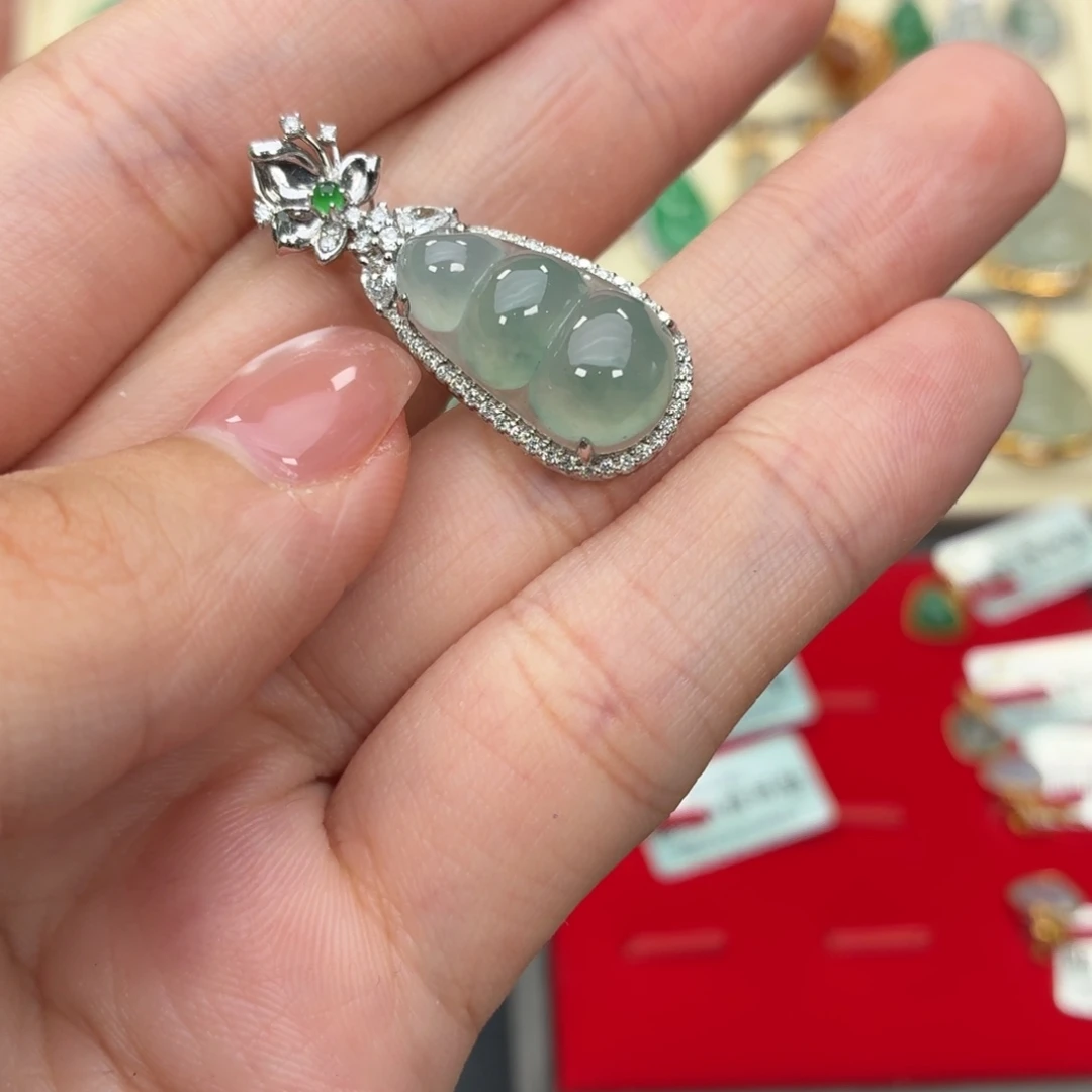颈饰18K金镶嵌翡翠