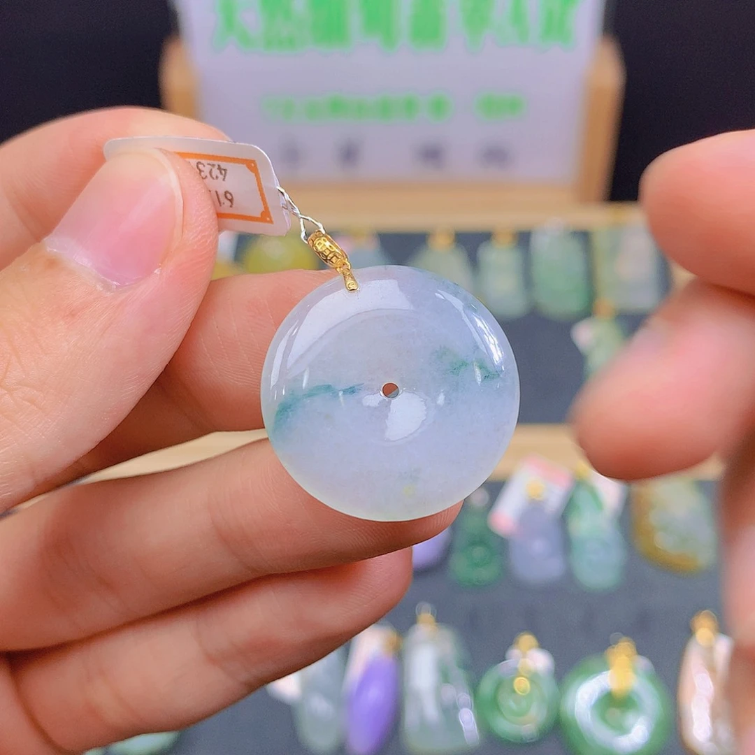 翡翠18K金镶嵌颈饰翡翠