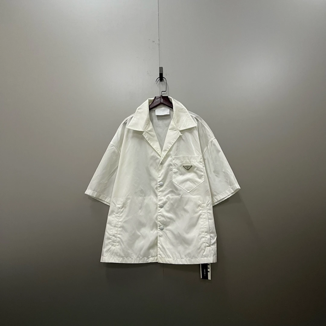95新 Prada/普拉达 q217 白色三角标logo短袖衬衫 XL码/ly101443