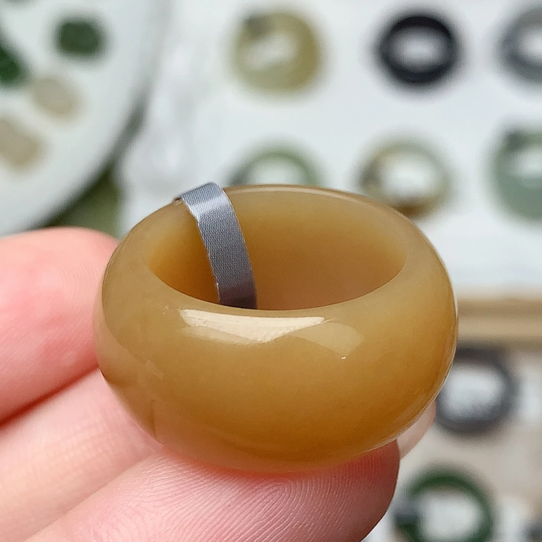 未镶嵌戒指和田玉